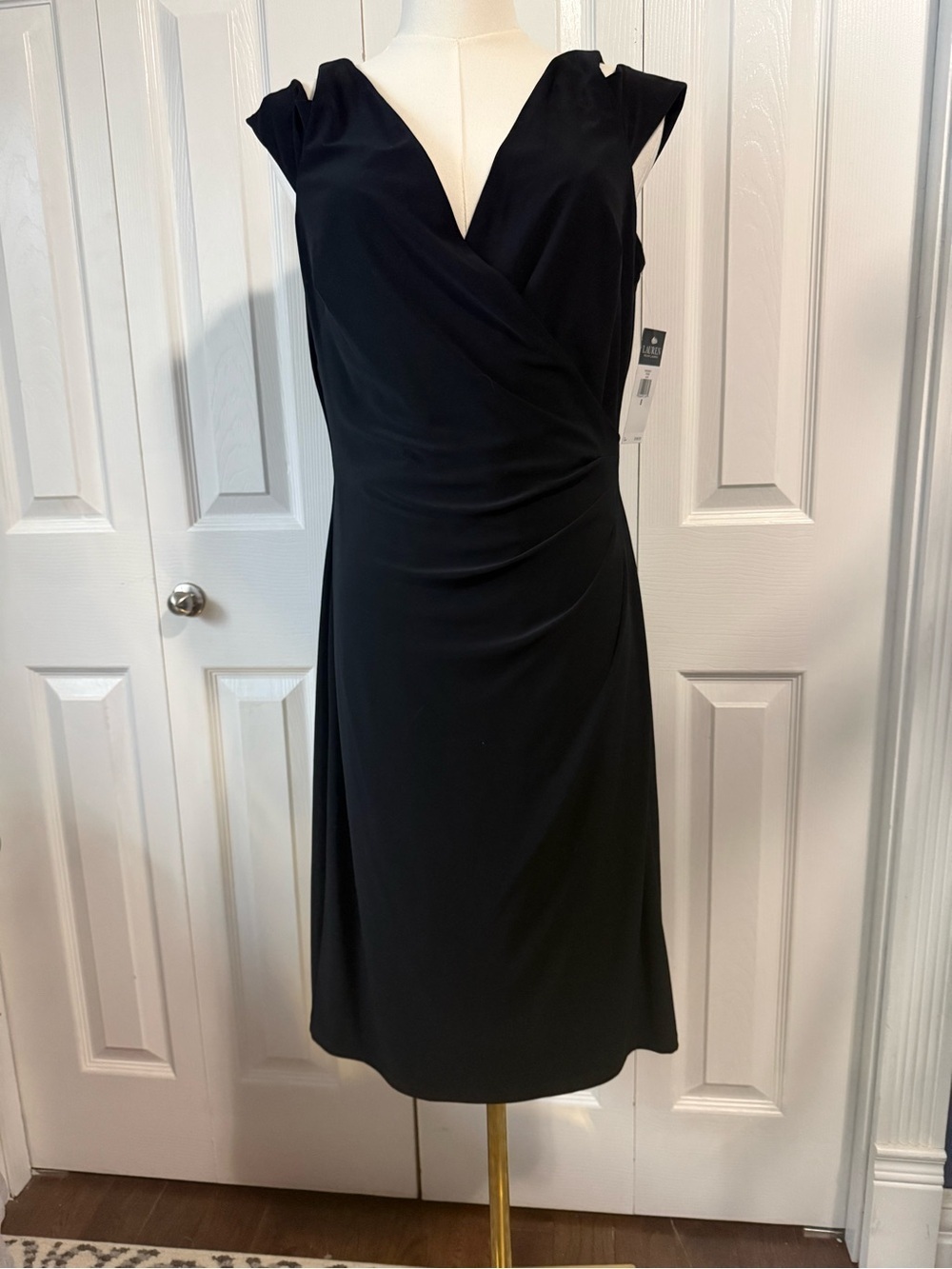 NWT Lauren Ralph Lauren Black Ruched Faux Wrap Sheath Dress SZ 8 Career Cocktail - Picture 2 of 10